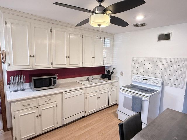 5701 N 79th STREET, Milwaukee, WI 53218