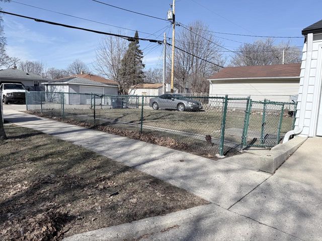 5701 N 79th STREET, Milwaukee, WI 53218