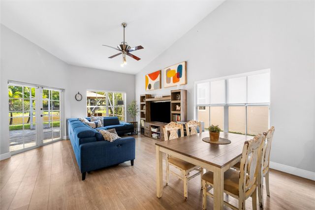 1156 Cedar Falls Dr, Weston, FL 33327