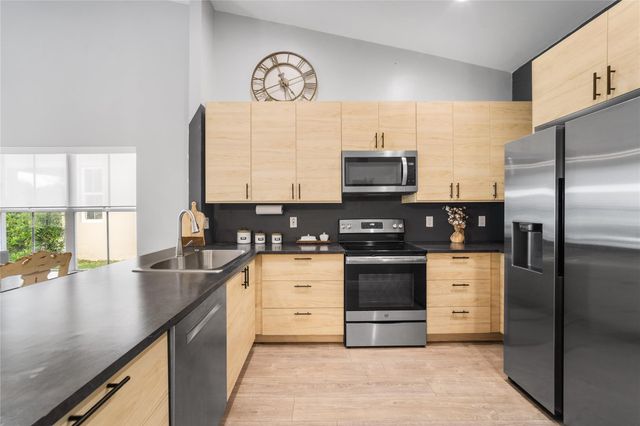 1156 Cedar Falls Dr, Weston, FL 33327