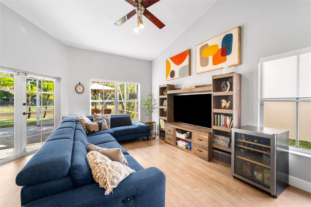 1156 Cedar Falls Dr, Weston, FL 33327