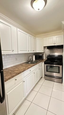 173 Lake Dora Drive 173, West Palm Beach, FL 33411