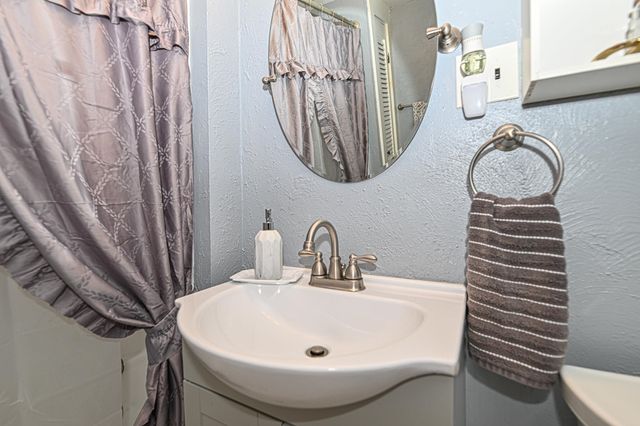 1 Thompson Road, Nashua, NH 03060