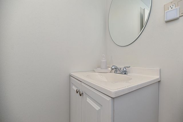 1 Thompson Road, Nashua, NH 03060