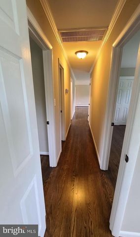 7 CEDAR DR, Sterling, VA 20164