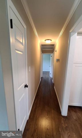 7 CEDAR DR, Sterling, VA 20164