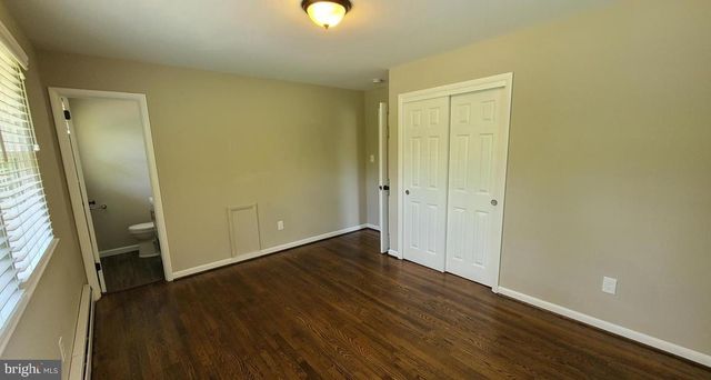 7 CEDAR DR, Sterling, VA 20164