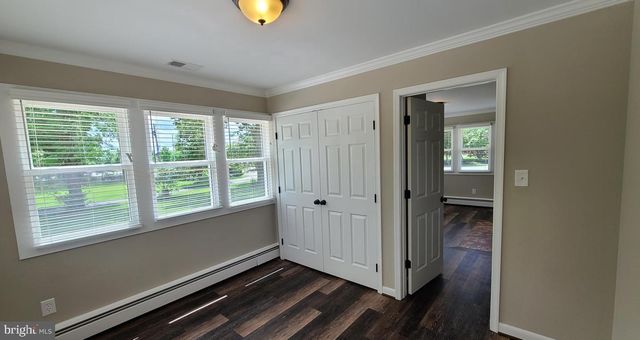 7 CEDAR DR, Sterling, VA 20164