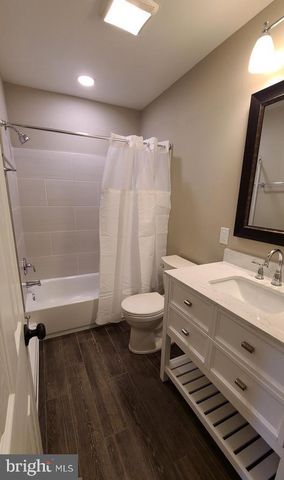 7 CEDAR DR, Sterling, VA 20164