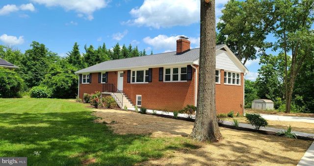 7 CEDAR DR, Sterling, VA 20164
