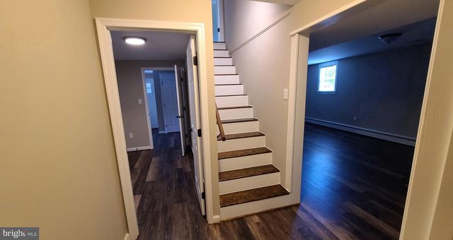 7 CEDAR DR, Sterling, VA 20164