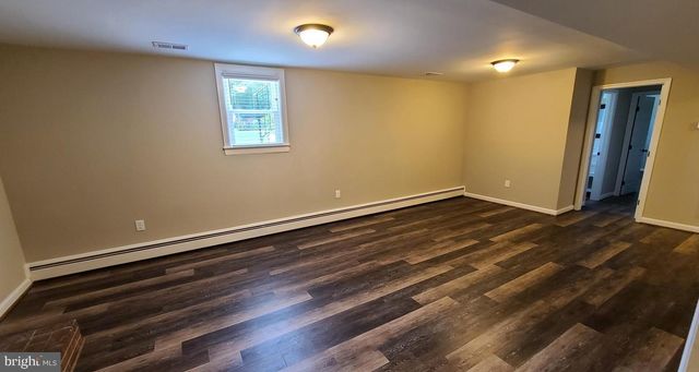 7 CEDAR DR, Sterling, VA 20164