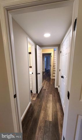 7 CEDAR DR, Sterling, VA 20164