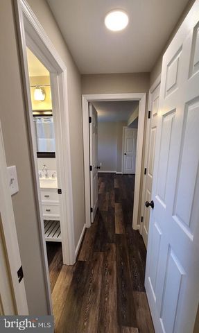 7 CEDAR DR, Sterling, VA 20164