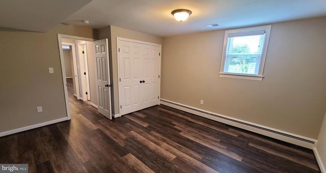 7 CEDAR DR, Sterling, VA 20164