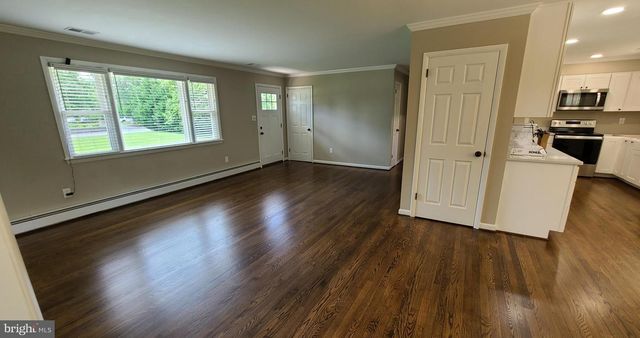 7 CEDAR DR, Sterling, VA 20164