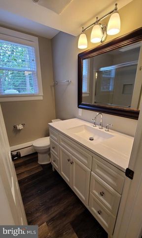 7 CEDAR DR, Sterling, VA 20164