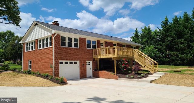7 CEDAR DR, Sterling, VA 20164