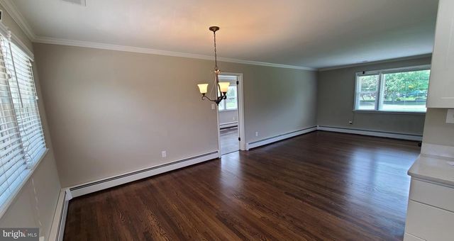 7 CEDAR DR, Sterling, VA 20164