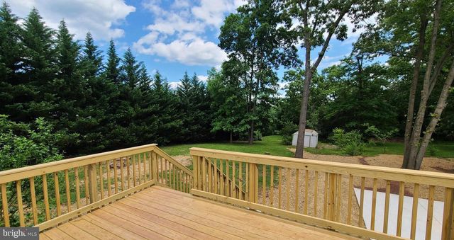7 CEDAR DR, Sterling, VA 20164