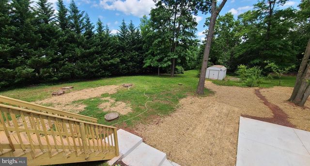 7 CEDAR DR, Sterling, VA 20164