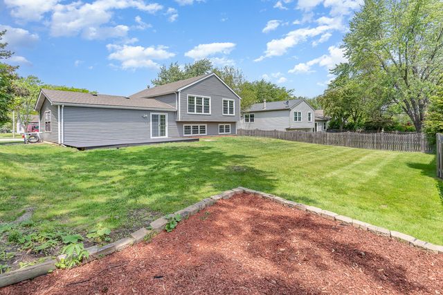 792 Ravenswood Court, Lake Zurich, IL 60047