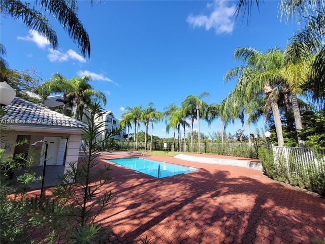 2890 N Oakland Forest Drive 102, Oakland Park, FL 33309