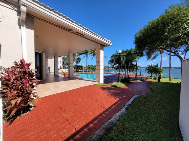 2890 N Oakland Forest Drive 102, Oakland Park, FL 33309