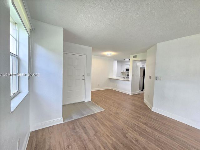 2890 N Oakland Forest Drive 102, Oakland Park, FL 33309