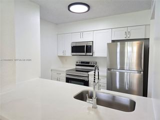 2890 N Oakland Forest Drive 102, Oakland Park, FL 33309
