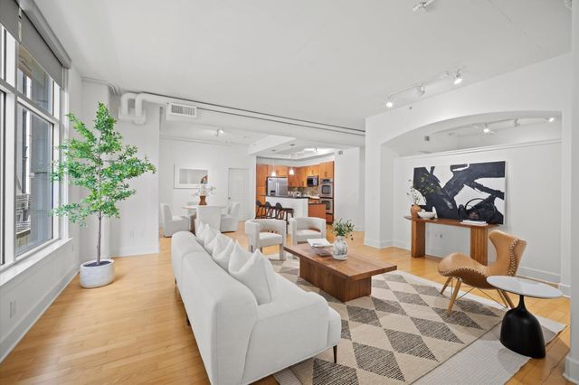 1901 Post Oak Boulevard 204, Houston, TX 77056