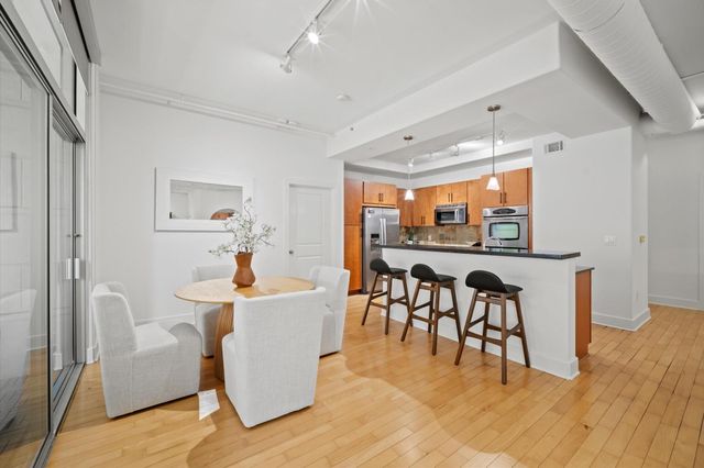 1901 Post Oak Boulevard 204, Houston, TX 77056