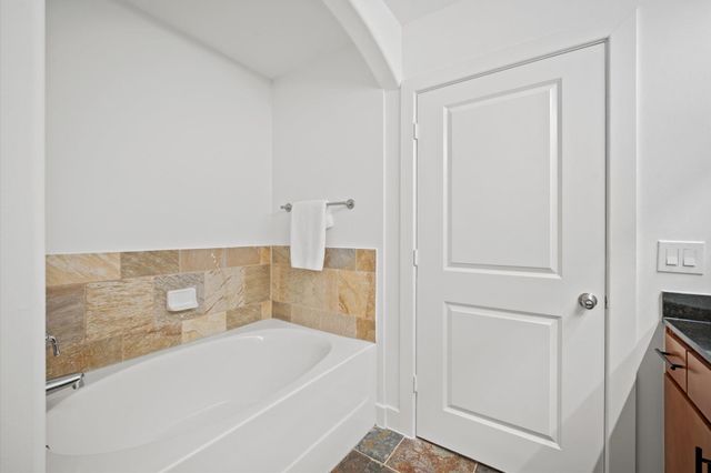 1901 Post Oak Boulevard 204, Houston, TX 77056