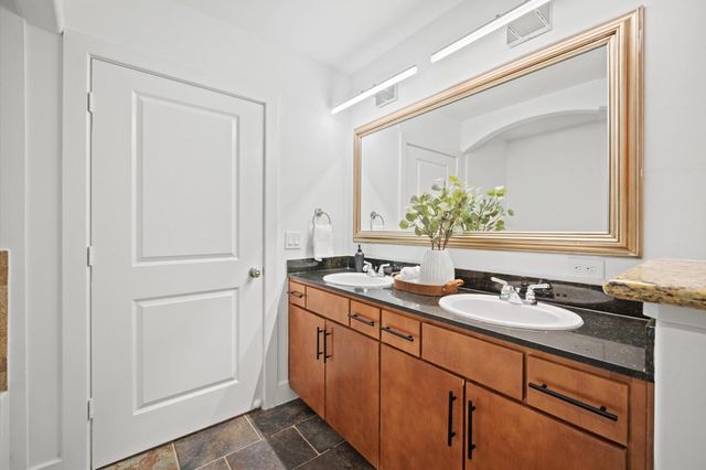 1901 Post Oak Boulevard 204, Houston, TX 77056