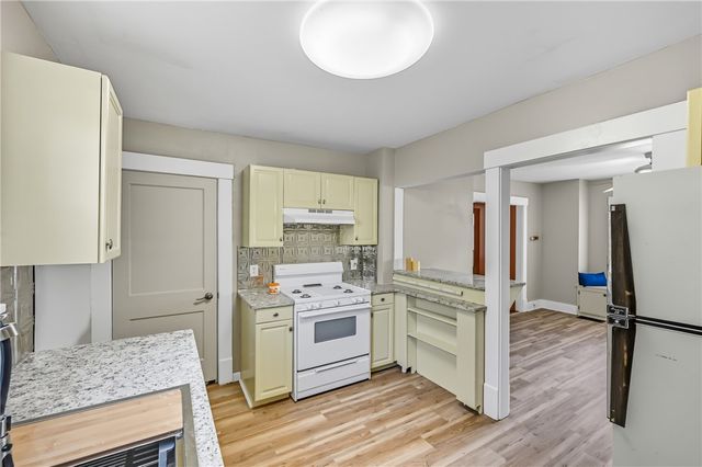 1039 N Keel Ridge Rd, Hermitage, PA 16148