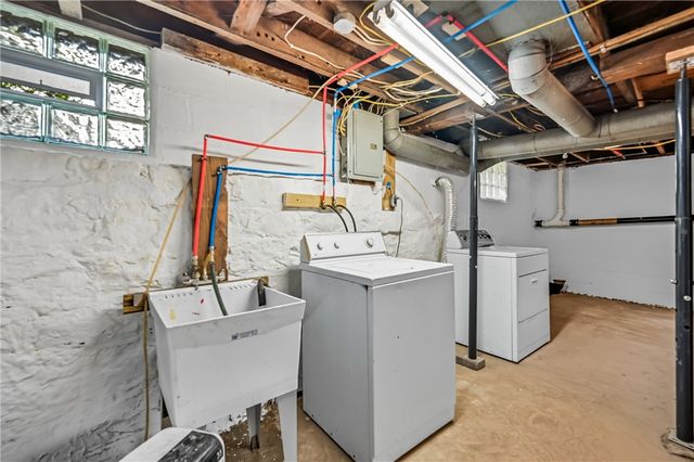 1039 N Keel Ridge Rd, Hermitage, PA 16148