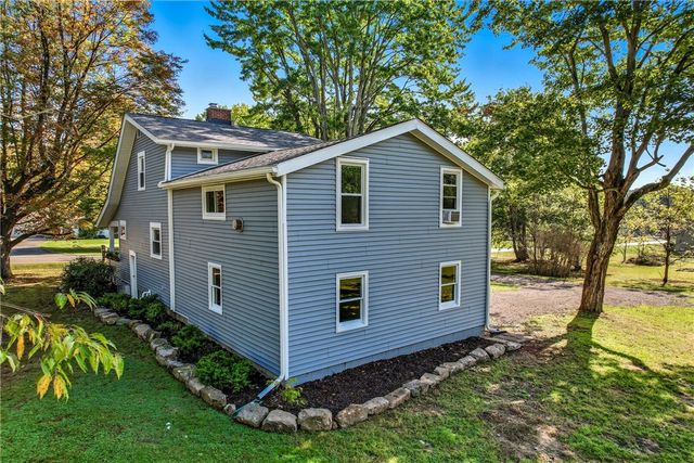 1039 N Keel Ridge Rd, Hermitage, PA 16148