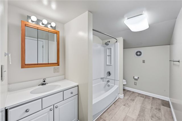 1039 N Keel Ridge Rd, Hermitage, PA 16148