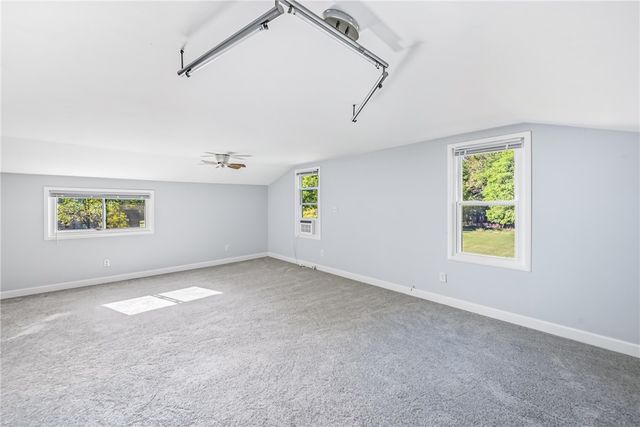 1039 N Keel Ridge Rd, Hermitage, PA 16148