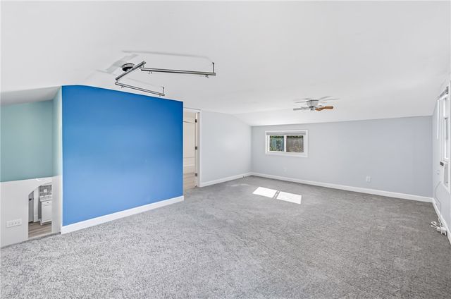 1039 N Keel Ridge Rd, Hermitage, PA 16148