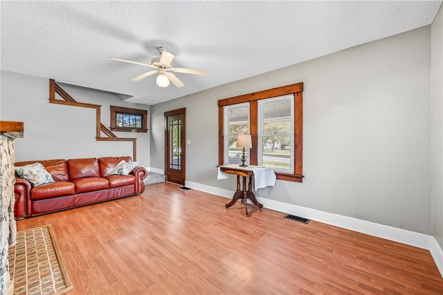 1039 N Keel Ridge Rd, Hermitage, PA 16148