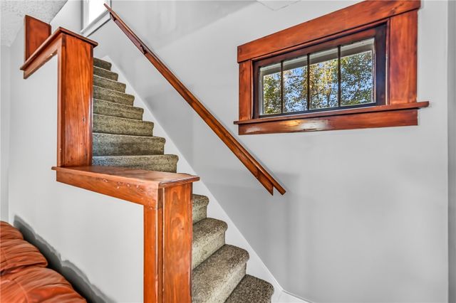 1039 N Keel Ridge Rd, Hermitage, PA 16148