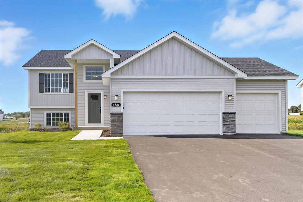 1223 Woods Road NE, Isanti, MN 55040