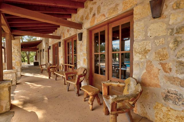 6909 Sunset Ridge, Jonestown, TX 78645