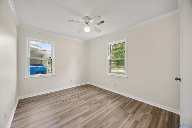 1703 Buena Vista Circle SE, Decatur, AL 35601