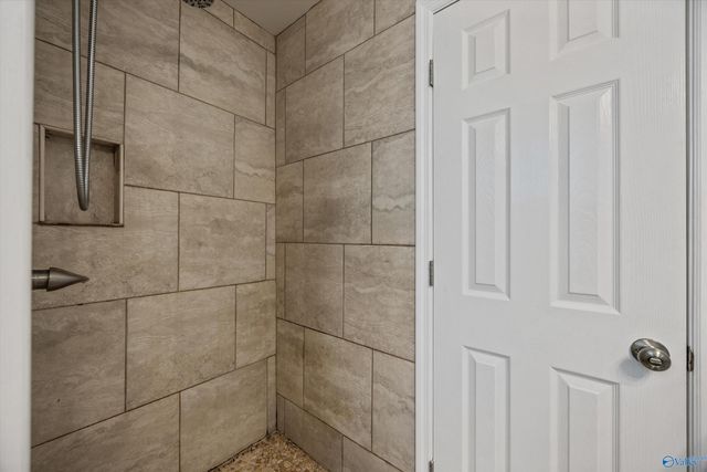 1703 Buena Vista Circle SE, Decatur, AL 35601