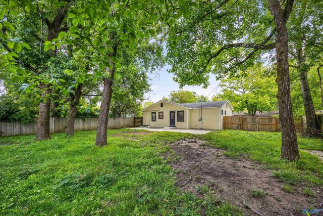 1703 Buena Vista Circle SE, Decatur, AL 35601