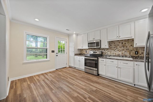 1703 Buena Vista Circle SE, Decatur, AL 35601