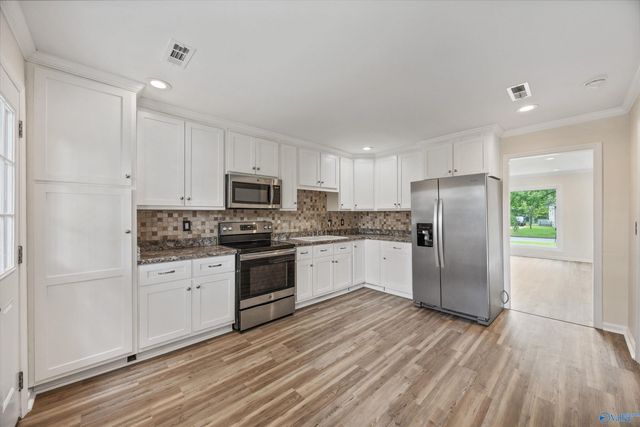 1703 Buena Vista Circle SE, Decatur, AL 35601