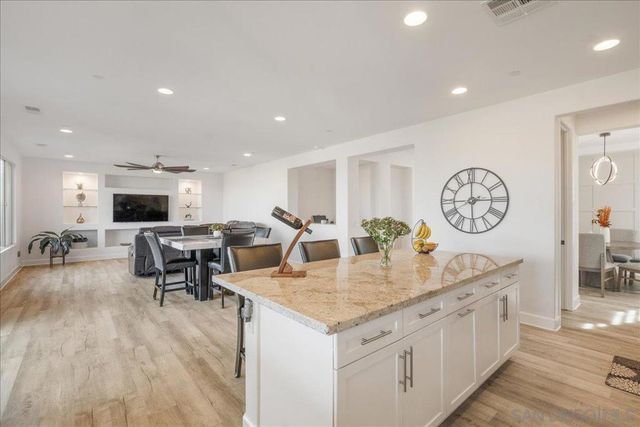 1517 Leonis Pl, Vista, CA 92083